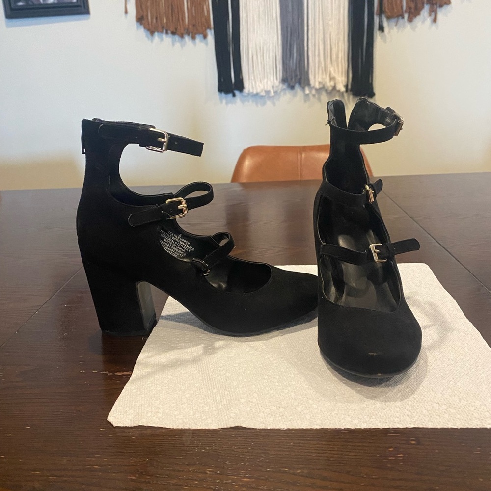 A new day size 6 black heels
